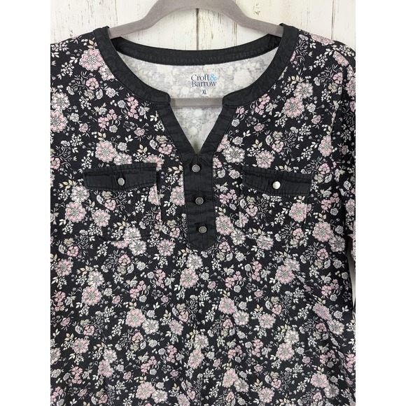 Croft Barrow Size XL Multicolor Black Floral Womens Split V Neck Pocket Blouse - Picture 3 of 7